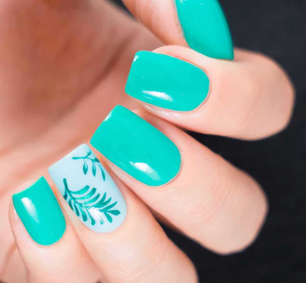 Multicolor nails