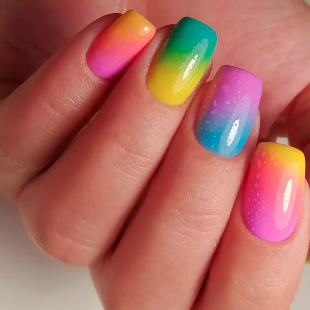 Multicolor nails