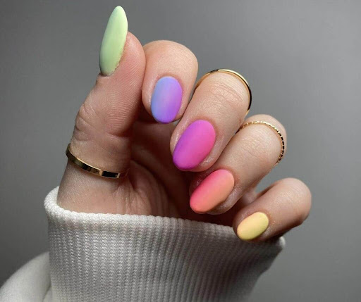 Multicolor nails